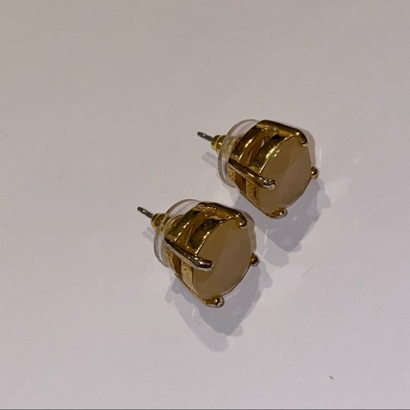 Cream/peach Kate side earrings - Picture 4 of 5